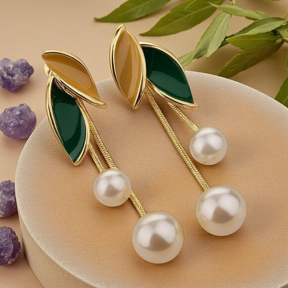 Sparkling Leaf Dangle Pearl Drop Earrings 🍃 | Trendy Jewelry Design ✨ - Picture 6 of 12